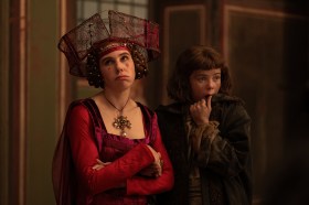 Decameron. (L to R) Zosia Mamet as Pampinea and Saoirse-Monica Jackson as Misia in Episode 102 of Decameron. Giulia Parmigiani/Netflix © 2024